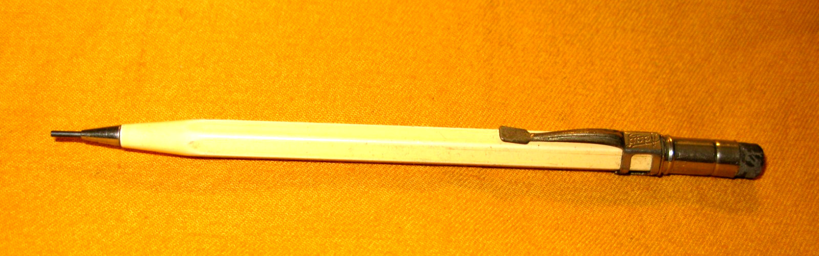 VTG.SCRIPTO BEIGE 4-47 MECHANICAL PENCIL W/THE VICTORY INS.ADV.
