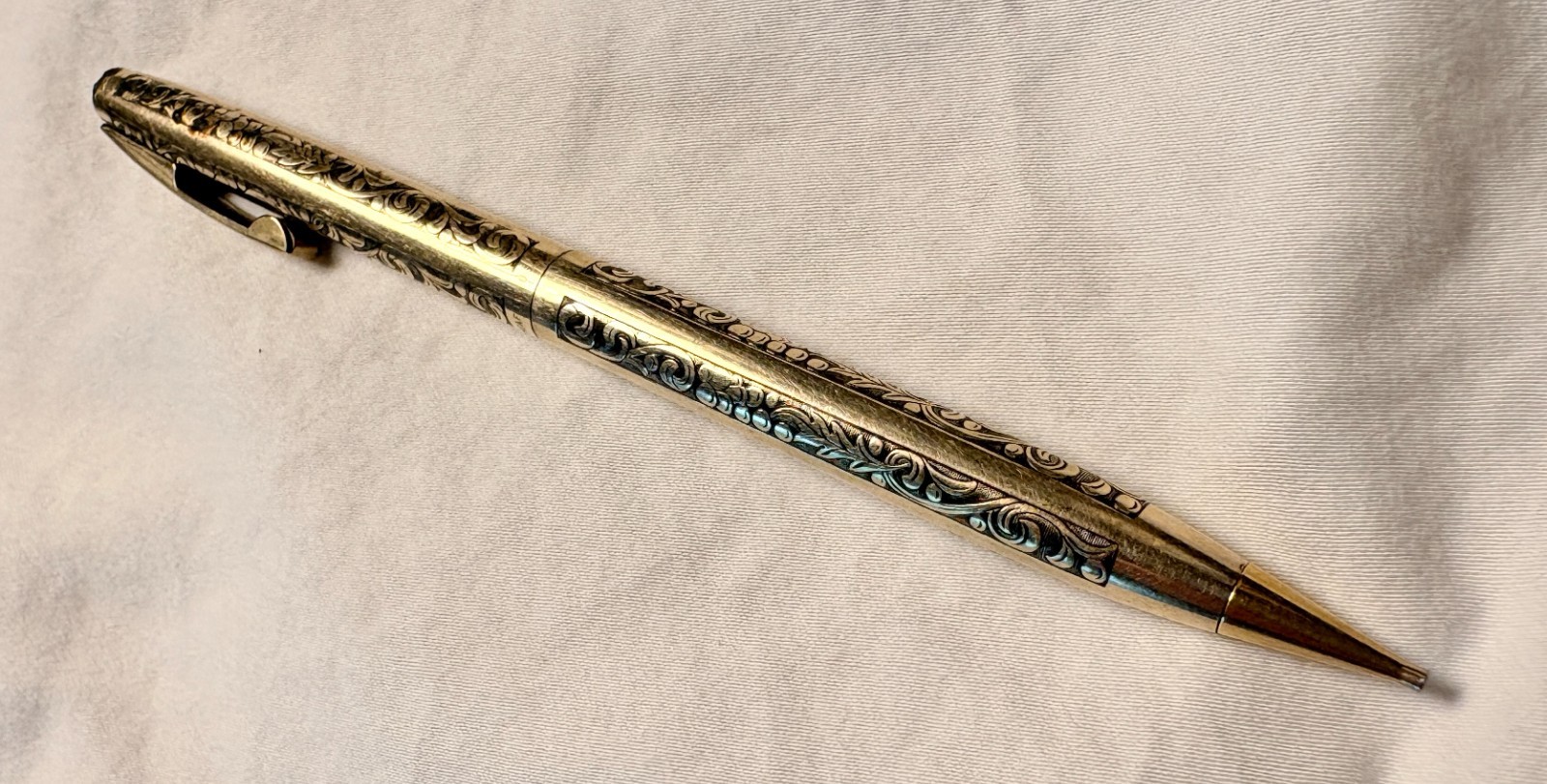 Vintage Sheaffer 12K Gold Filled Mechanical Pencil Engraved Grape Vine USA Twist
