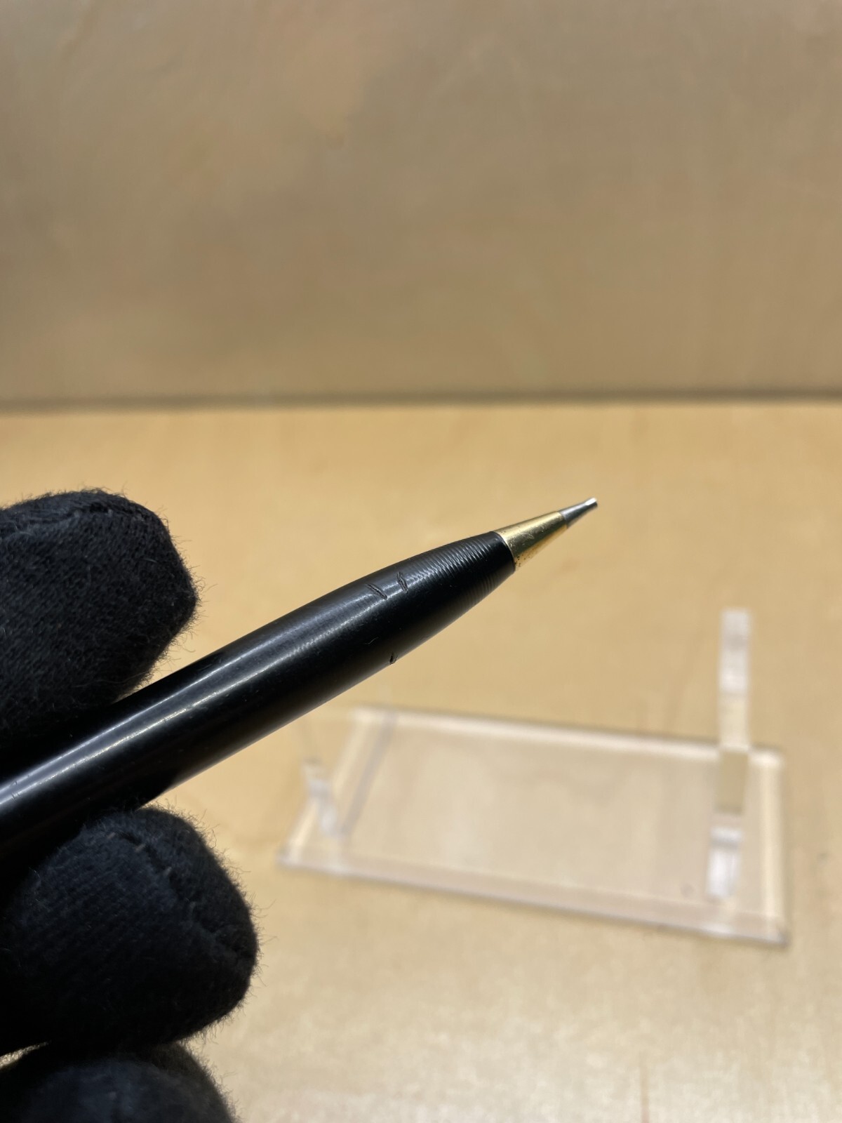 Sheaffer USA Pencil – Gold Vert Line Cap, Black Horiz Line Barrel, White Dot