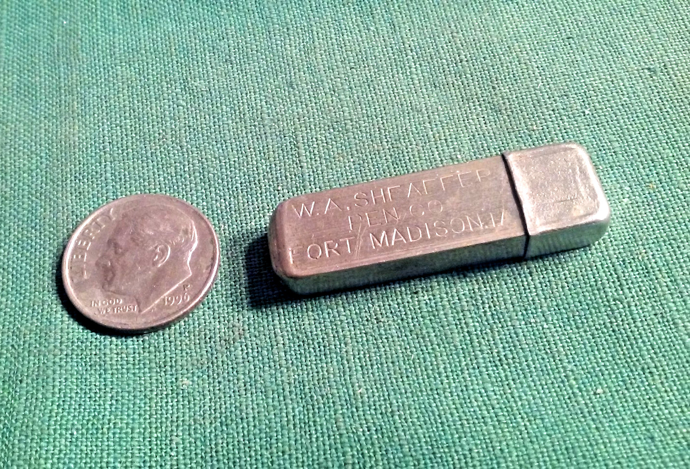 Rare Vintage W. A. Sheaffer’s Pen Co. Tiny Metal Case w/2 Short Leads Soft
