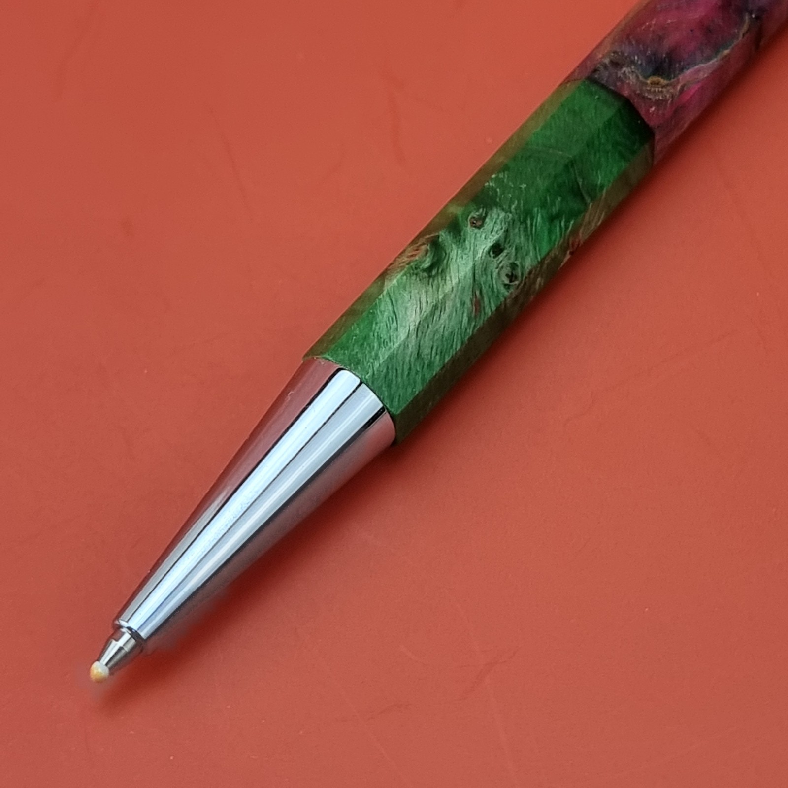 Hand Crafted Click Ballpointpen with Octagonal Wood Barrel