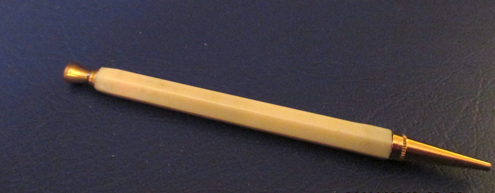 Vintage Unbranded Mechanical Pencil – Ivory/Gold Stick