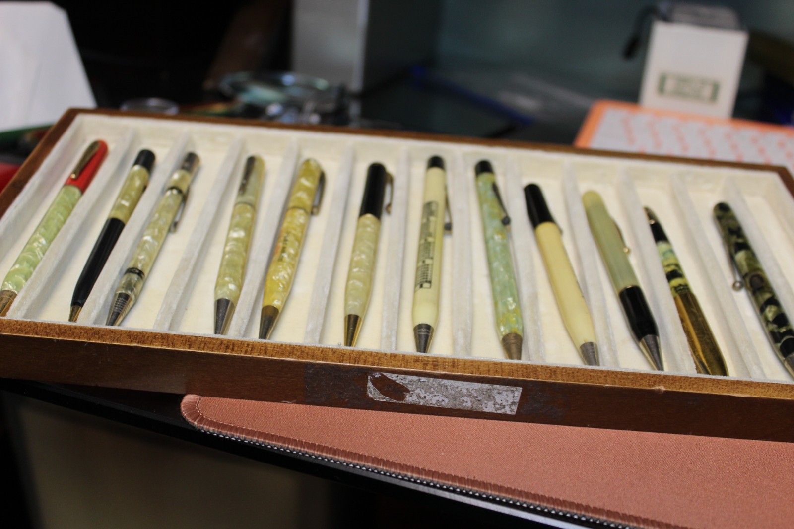 Lot Of 12 Vintage Advertisement Mechanical Pencils Pens & Tray Mix Styles Types