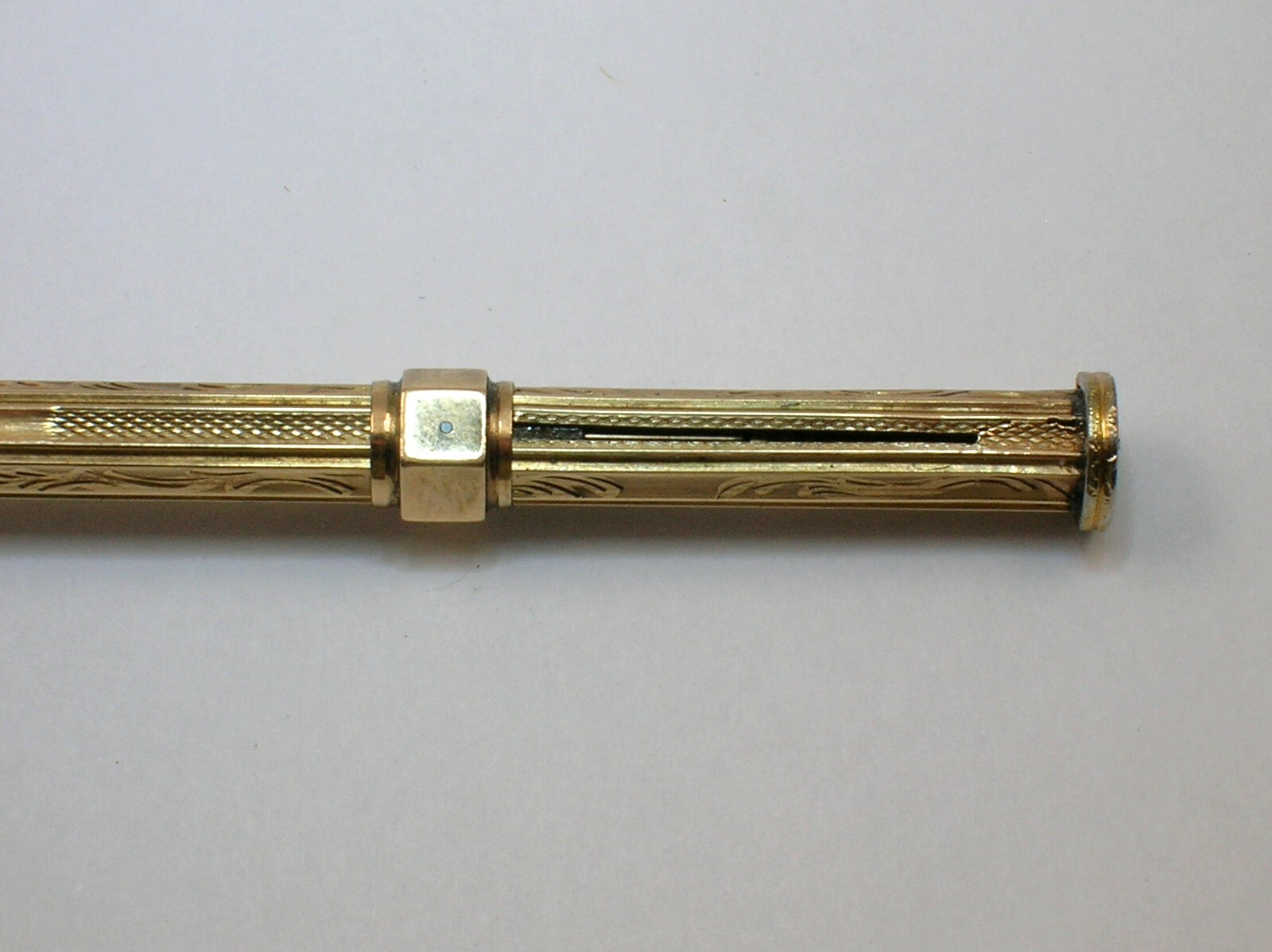 ANTIQUE RAUCH MECHANICAL PENCIL 14K YELLOW GOLD OUTER LAYER CARNELIAN TOP – B/O
