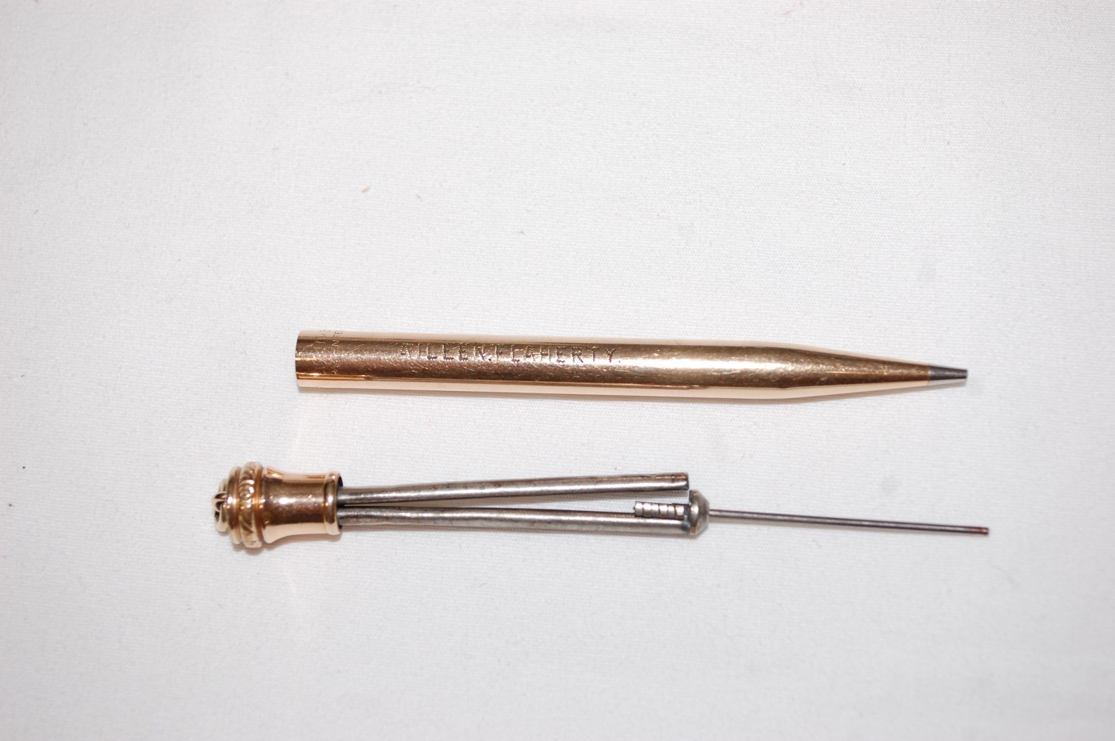 WAHL EVERSHARP Gold Filled Pencil Smooth Sides Engraved Needs Lead Preowned