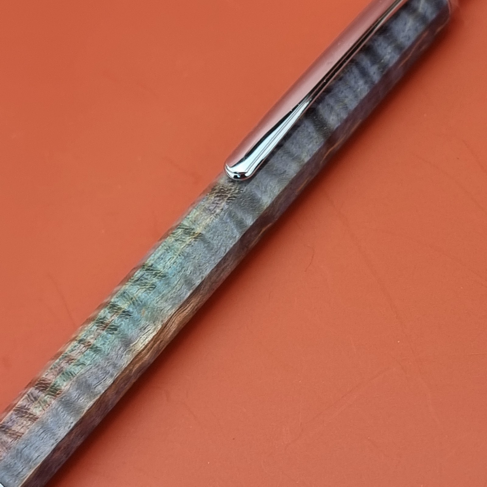 Hand Crafted Click Ballpointpen with Octagonal Wood Barrel