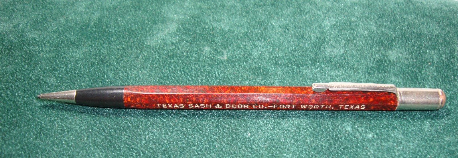 VINTAGE (1960S) OCTAGONAL MECHANICAL PENCIL (AUTOPOINT) WITH LEAD
