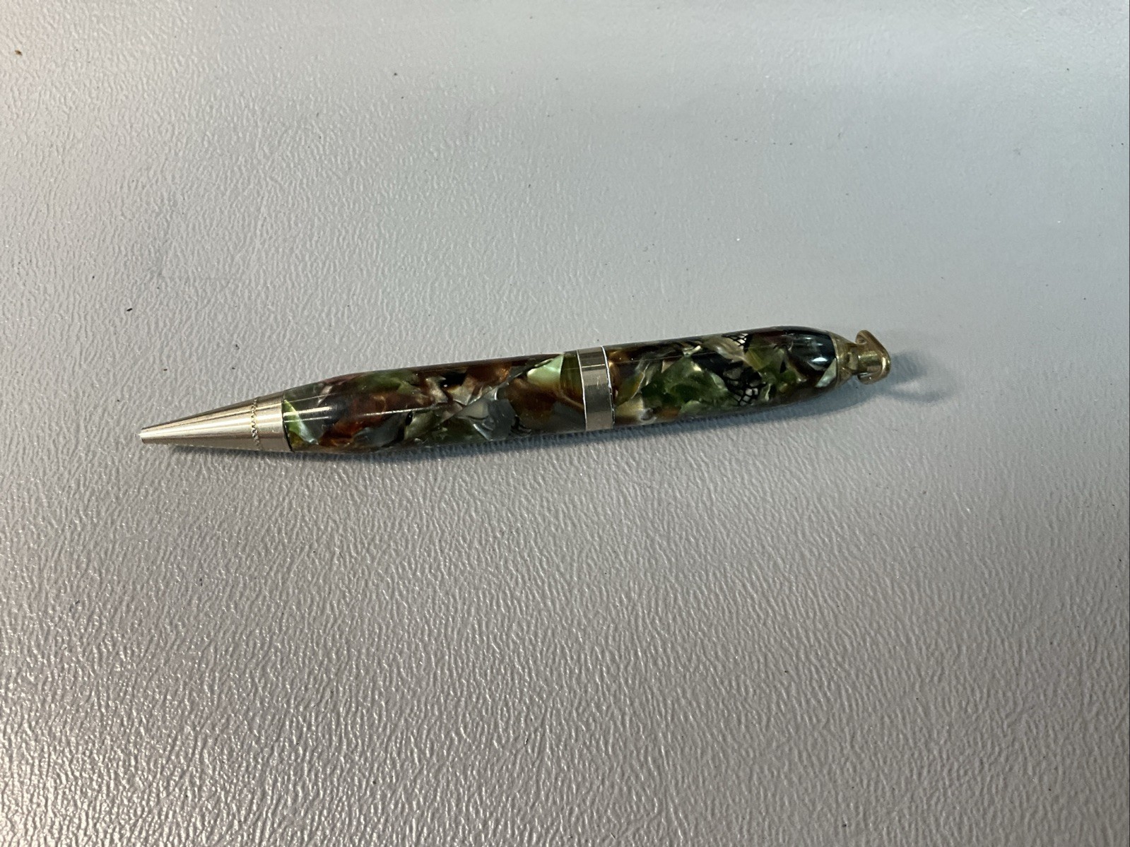 UNBRANDED RING TOP MECHANICAL PENCIL, 3.5 IN LONG. WORKS. ((S1294)