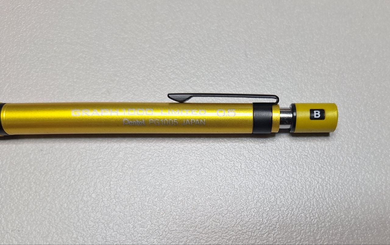 Pentel Mechanical Pencil – GRAPH 1000 0.5mm Limited 4 Edition ( BLACK & Yellow )