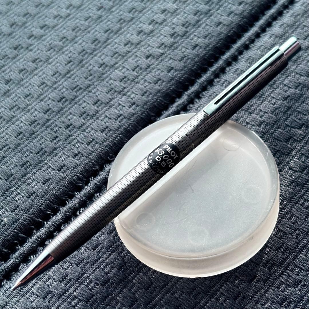 Discontinued! Beautiful 《 Dotted Pattern 》PILOT 0.5 Mechanical Pencil