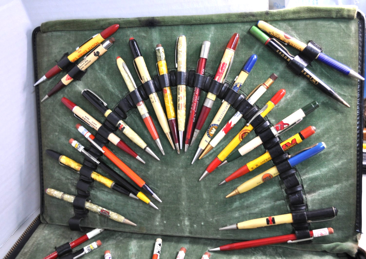 Lot of 75+ Autopoint Mechanical Pencils Gulf Mobil Napa Farm Salesman Sample