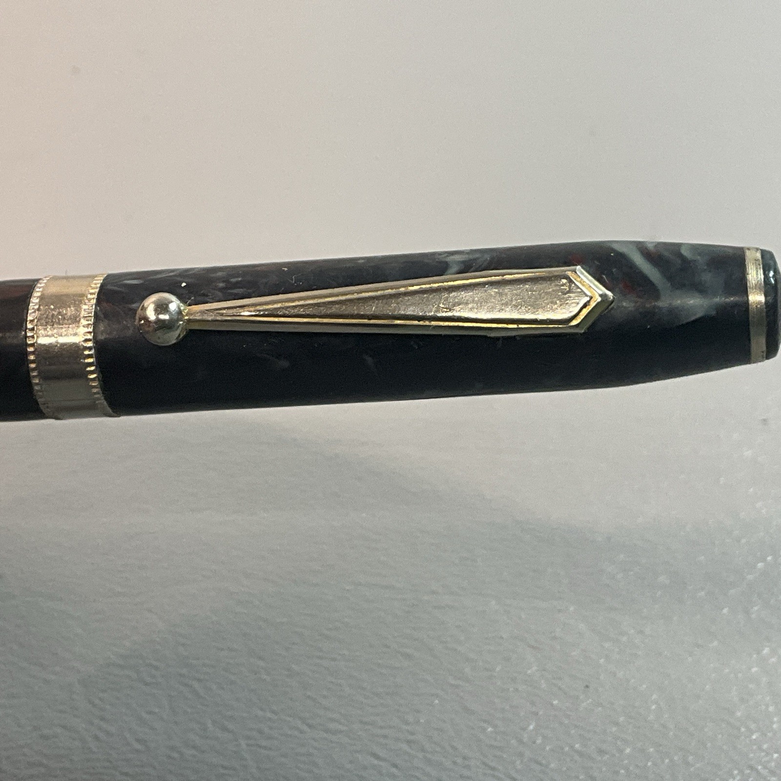 UNBRANDED MECHANICAL PENCIL BLACK AND GRAY, CRACK IN BODY. (s1013)