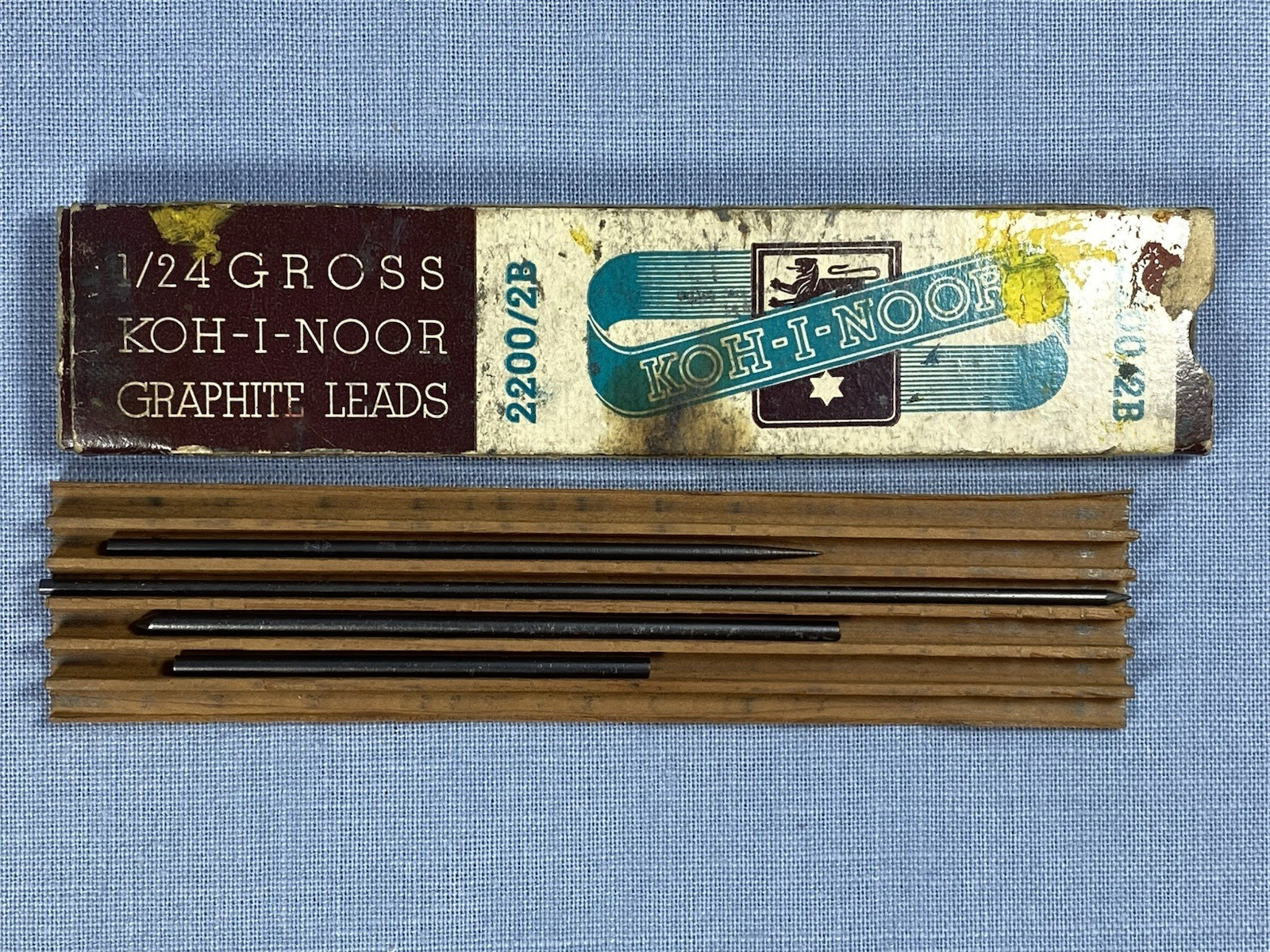 Vintage Koh-I-Noor Select-O-Matic Pencil Lead Holder No 5617 + 2B Graphite Leads