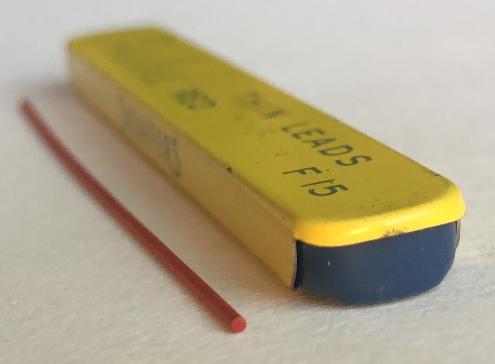 Vintage SHEAFFER Fineline Mechanical Pencil Lead RED .9mm Metal 8pk Tin USA