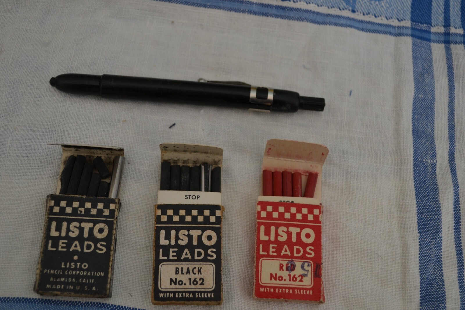 Vintage Listo Marker 162 and 3 Boxes of Leads