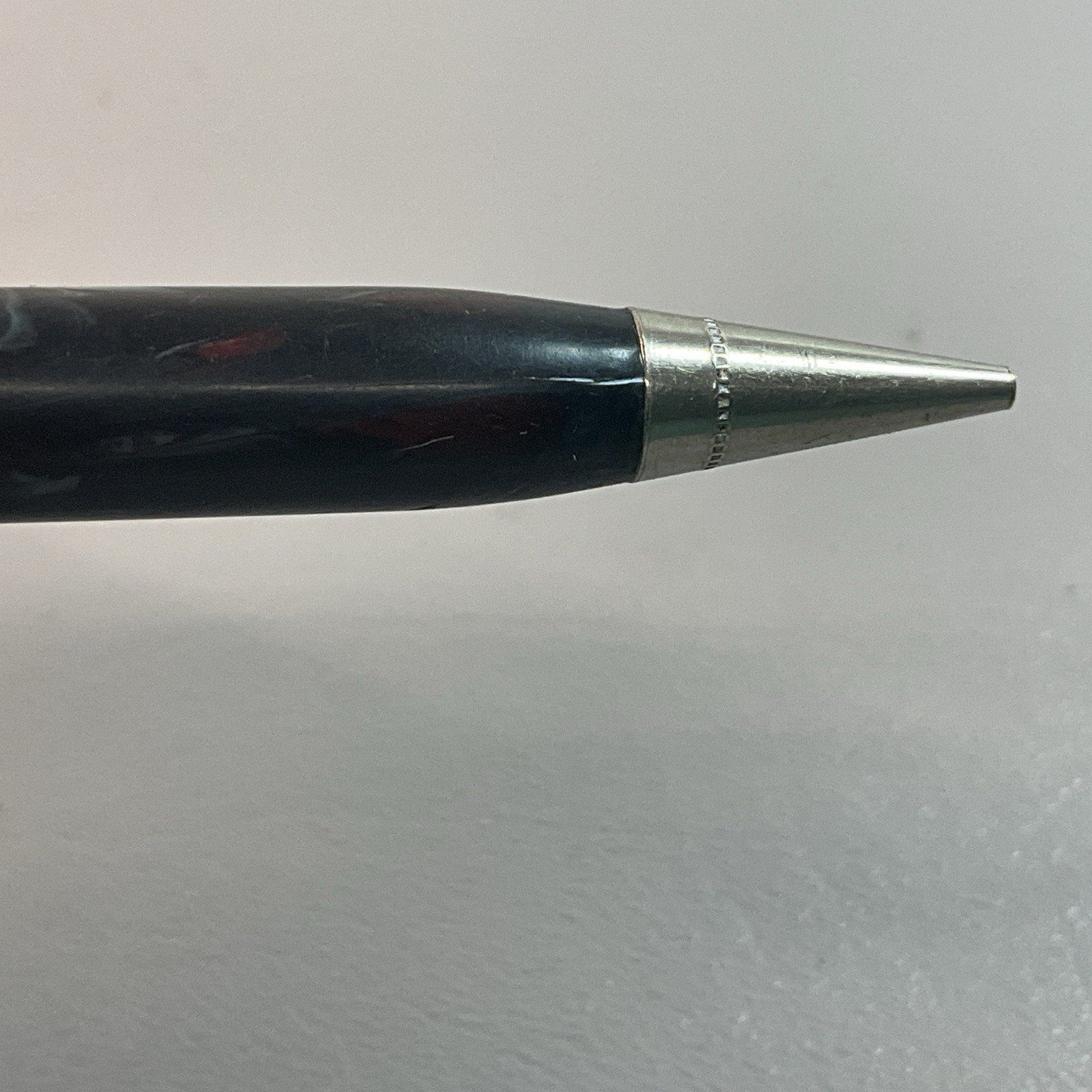 UNBRANDED MECHANICAL PENCIL BLACK AND GRAY, CRACK IN BODY. (s1013)