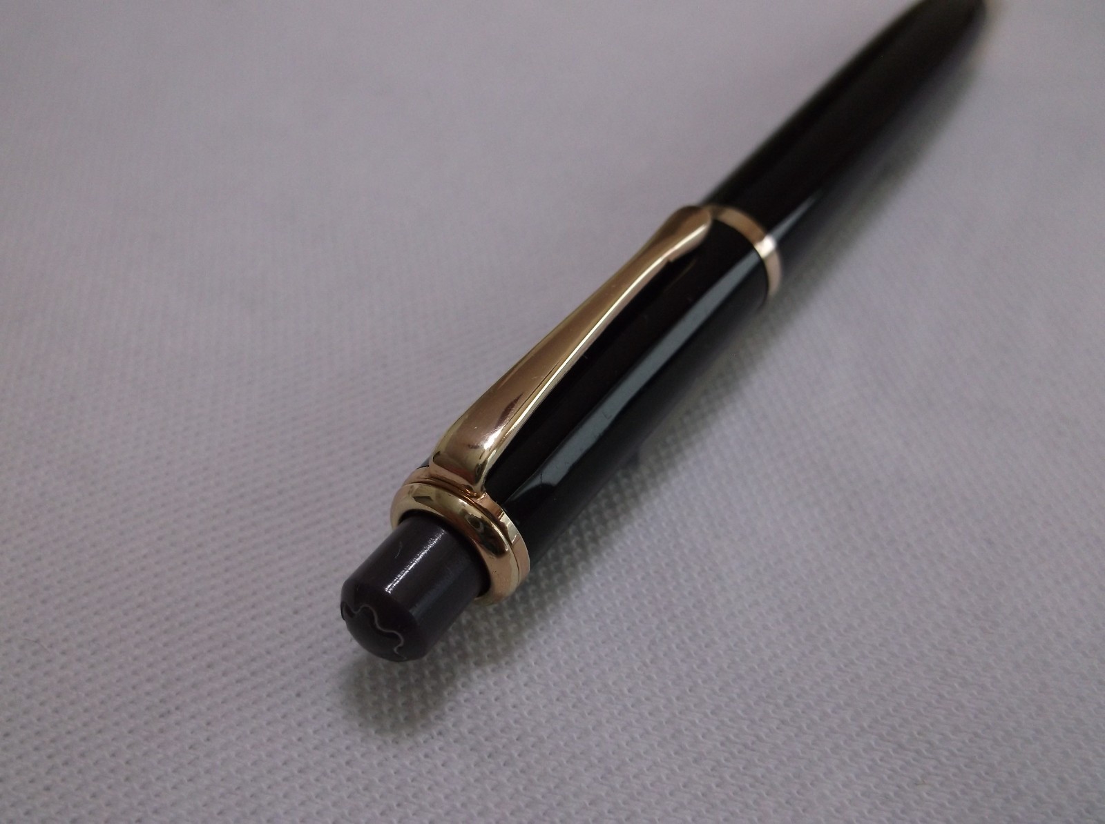 MONTBLANC PIX #372 BLACK MECHANCIAL PENCIL WITH VIOLET PUSH BUTTON/ 1.18 mm lead