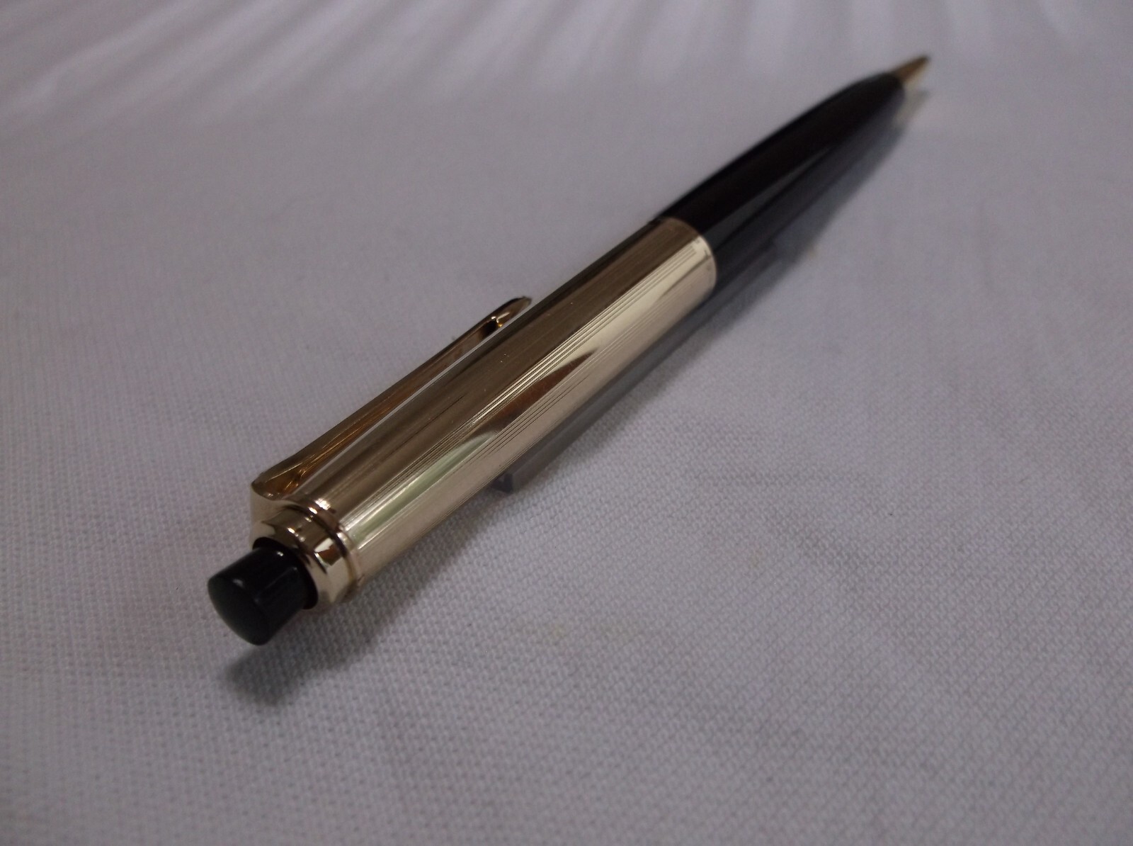 PELIKAN # 550 ROLLED GOLD DOUBLE L / BLACK MECHANICAL PENCIL / 1.18 MM LEAD
