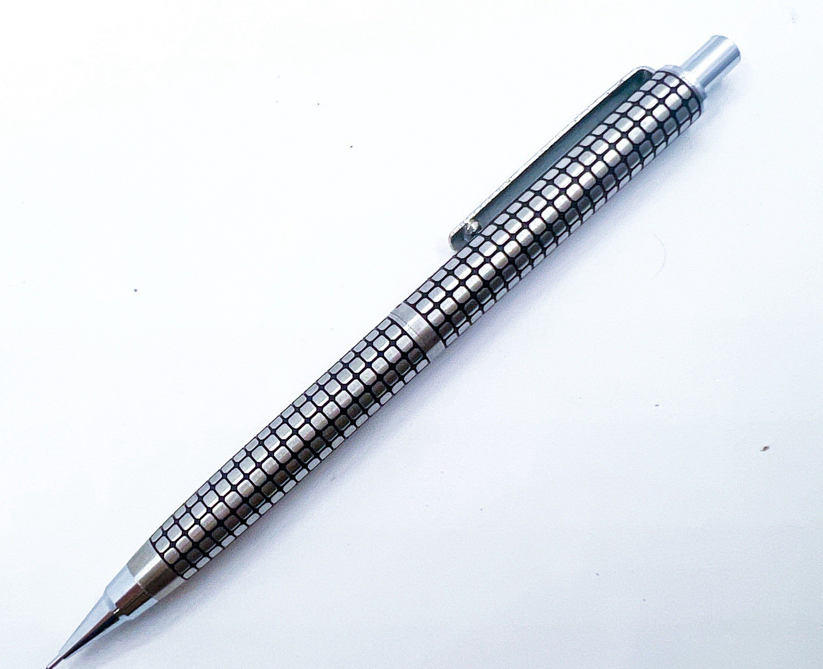 platinum Mechancial Pencil Etched grid Full Metal 0.5mm 0.5