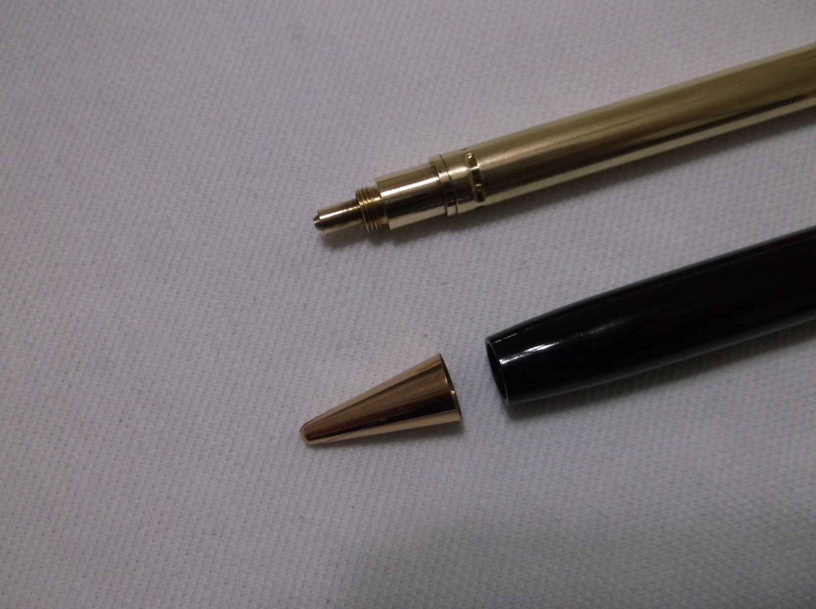 MONTBLANC PIX # 372 BLACK MECHANCIAL PENCIL WITH RED PUSH BUTTON/ 1.18 mm lead