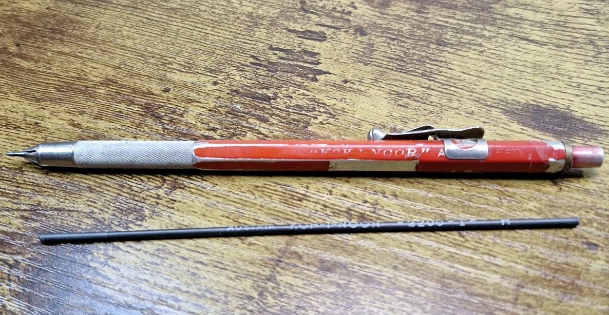 Koh-I-Noor 5611 2B VINTAGE Red Drafting Pencil With Extra Lead Well Loved