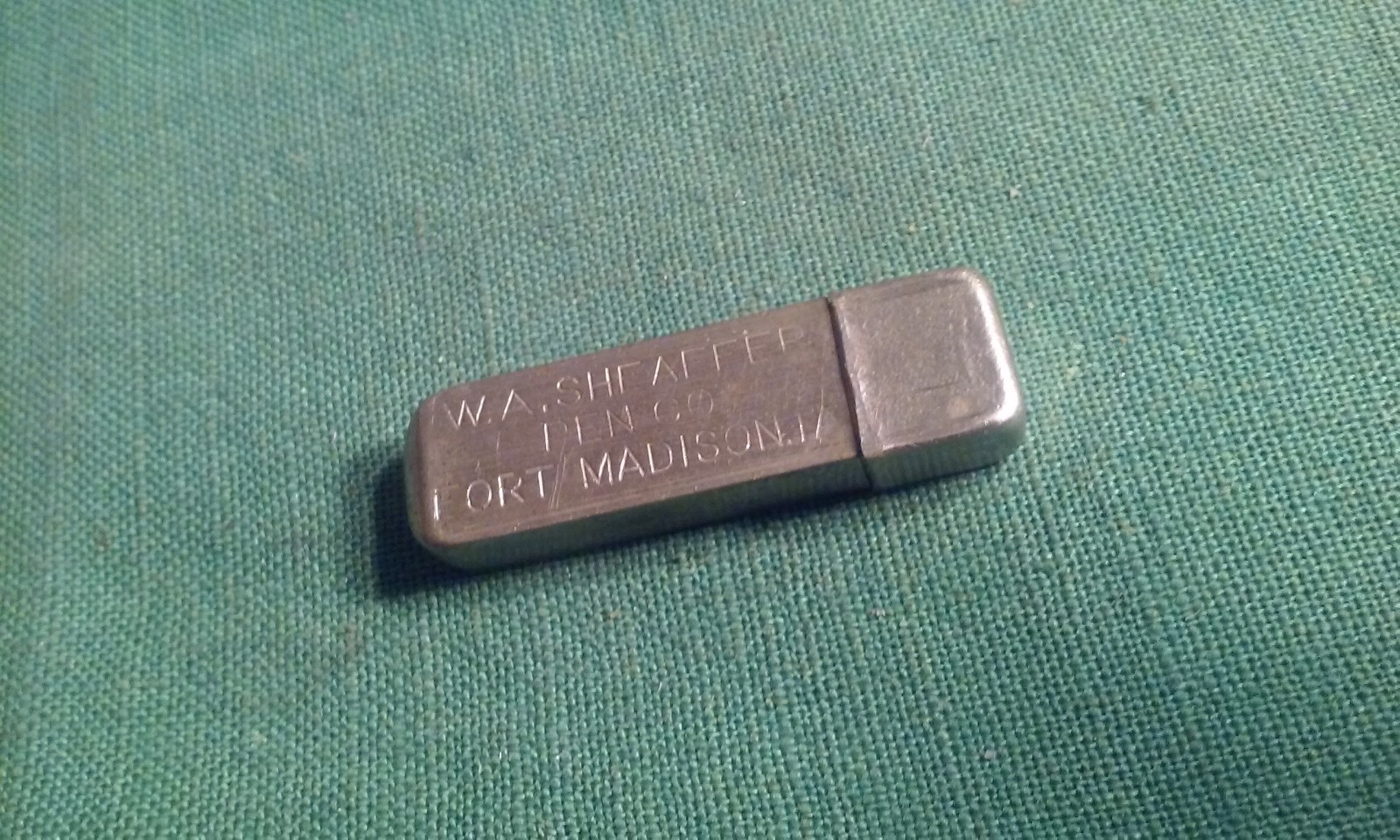 Rare Vintage W. A. Sheaffer’s Pen Co. Tiny Metal Case w/2 Short Leads Soft