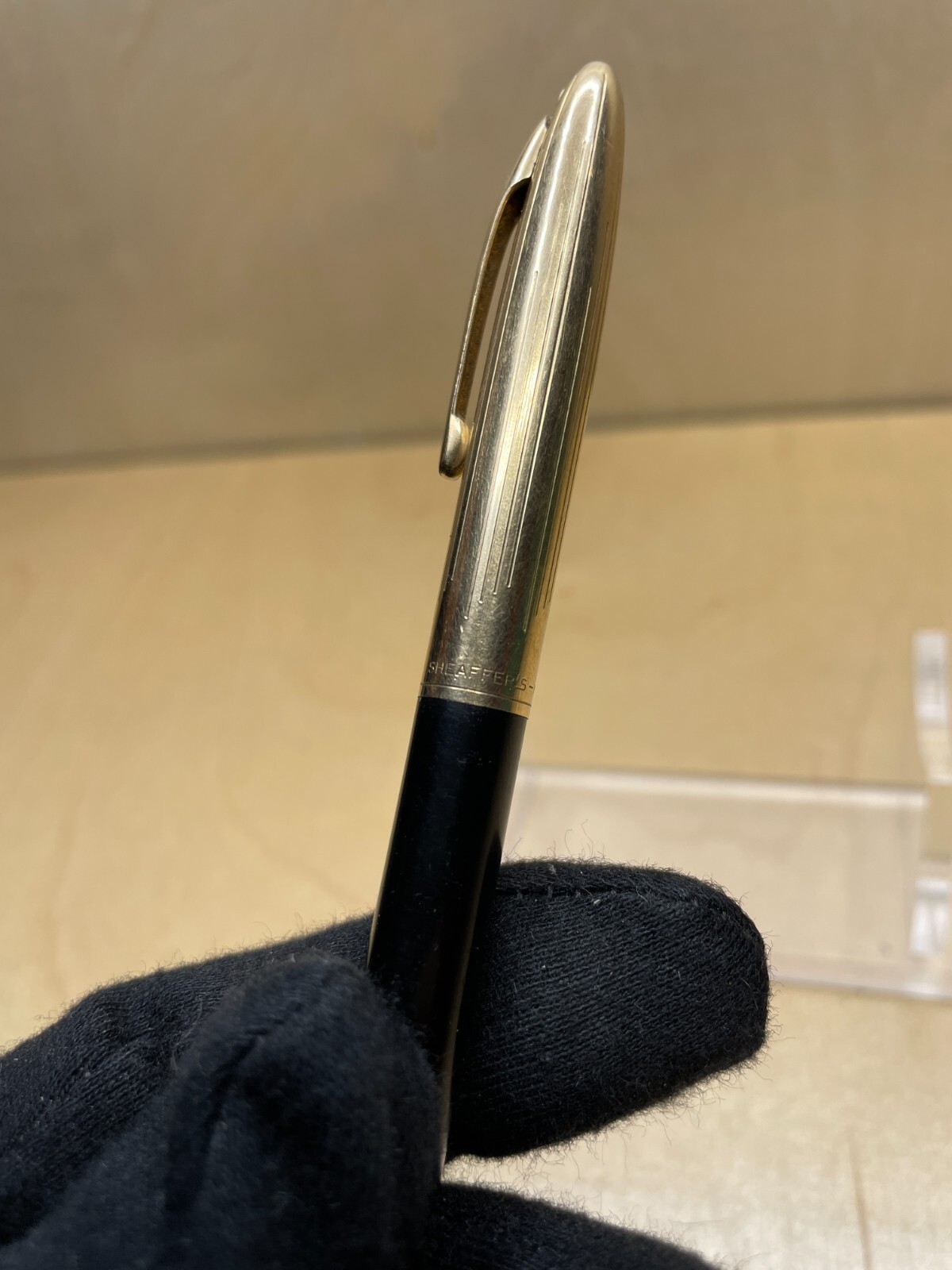 Sheaffer USA Pencil – Gold Vert Line Cap, Black Horiz Line Barrel, White Dot