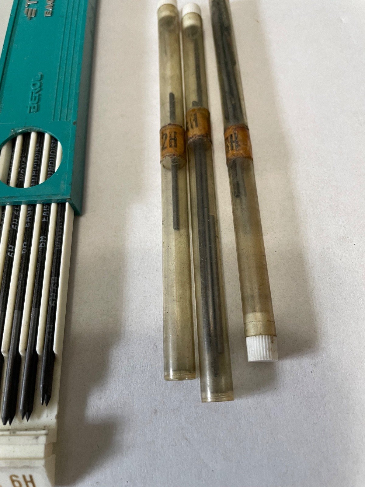 VTG TURQUISE EAGLE DRAWING LEADS/ VENUS LEADS.6H,F,2H,H.