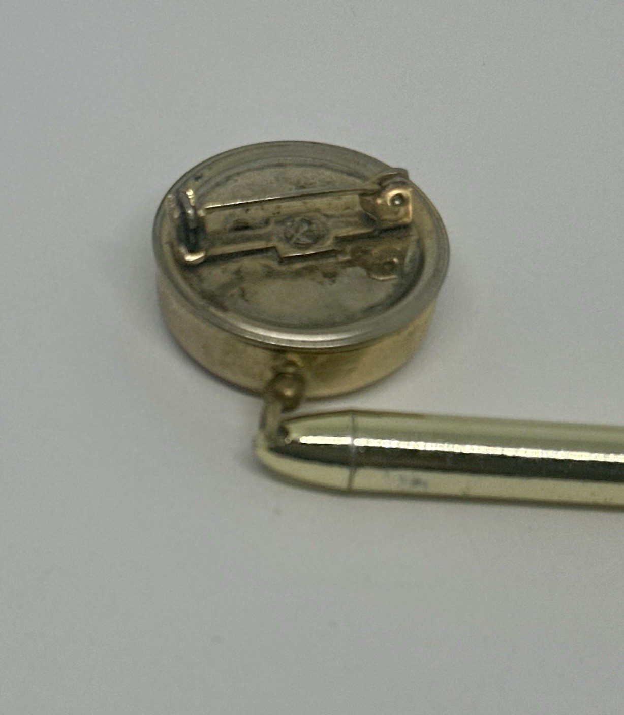 Vintage 1950’s-1960’s Gold Tone Lead Pencil Retractable Chain Brooch Pin