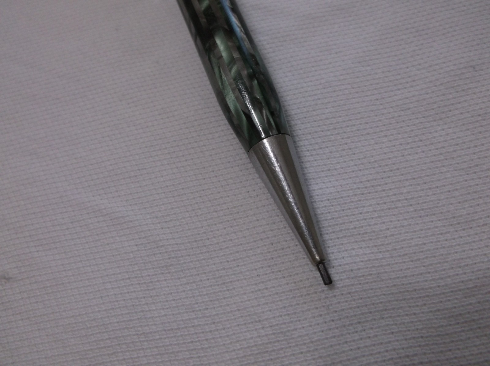 VINTAGE WAHL EVERSHARP AIR – LITE GREEN STRIPE REPEATER PENCIL / 1.18 mm LEAD