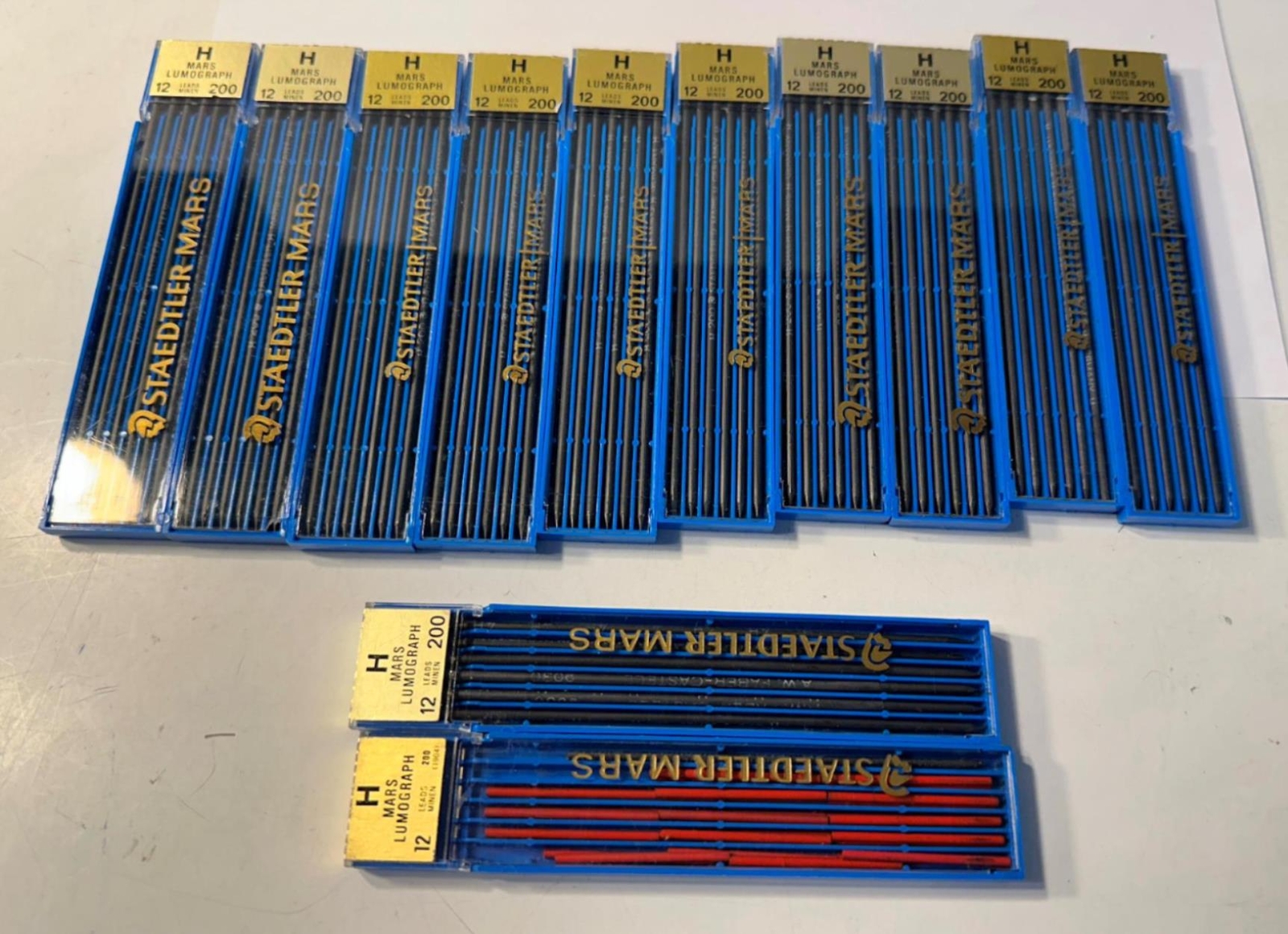 Lot of 10 Staedtler Mars Lumograph Drawing Leads 200 Minen – 12 Pack + Extra NEW