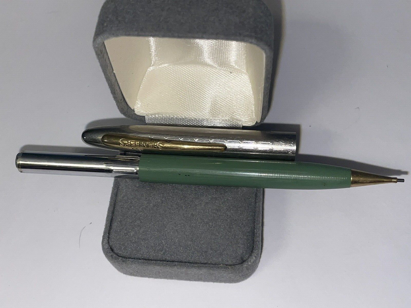 VINTAGE SHEAFFER& GREY SILVER MECHANICAL PENCIL 5″ GOLD TRIM