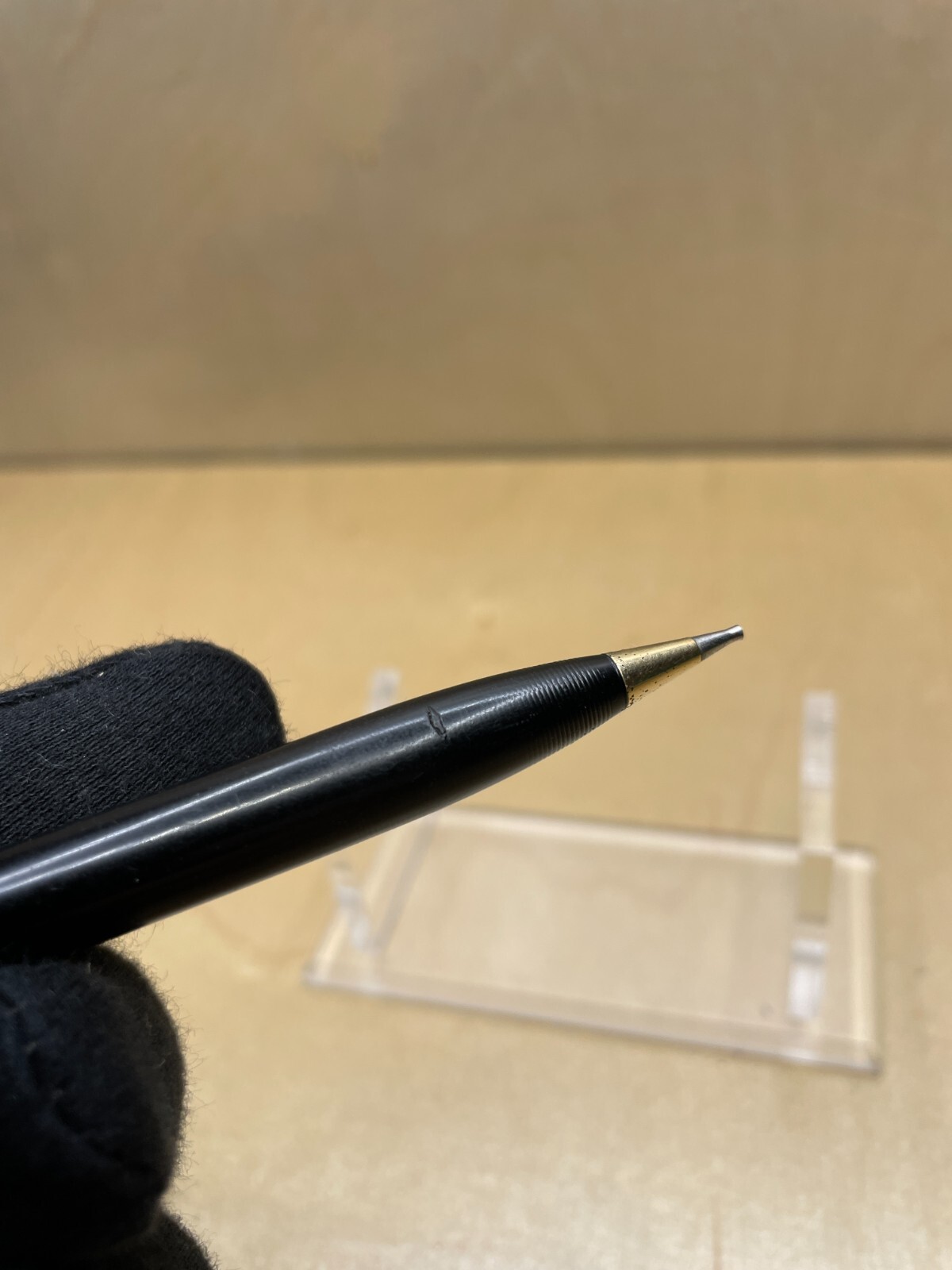 Sheaffer USA Pencil – Gold Vert Line Cap, Black Horiz Line Barrel, White Dot