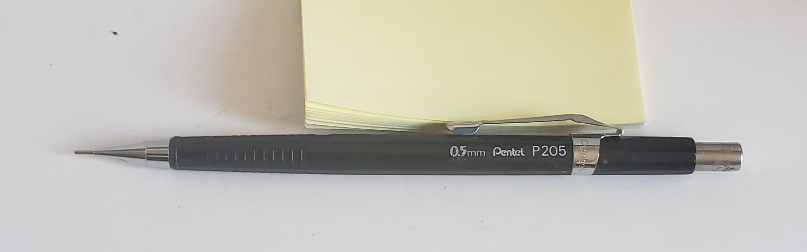 4 Pentel Pencils 2 P207 0.7mm P205 0.5mm PG305 0,5mm 2 tubes of lead P16