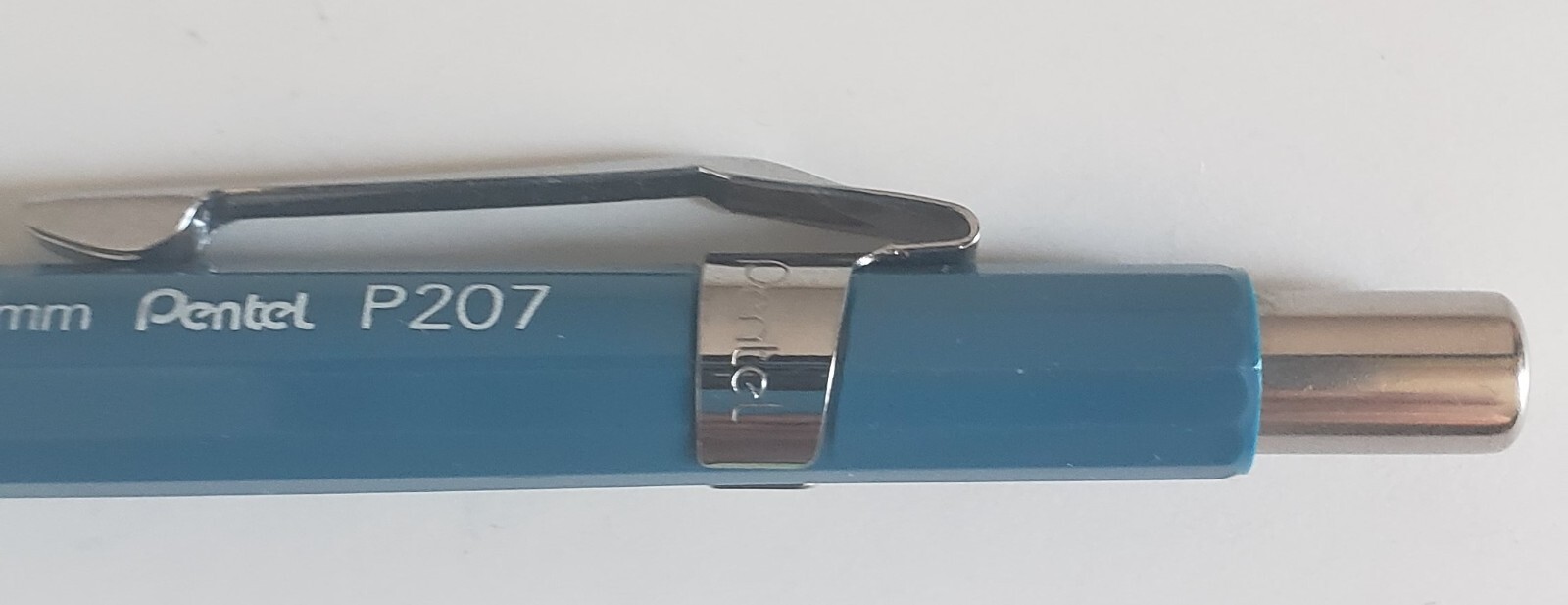 4 Pentel Pencils 2 P207 0.7mm P205 0.5mm PG305 0,5mm 2 tubes of lead P16