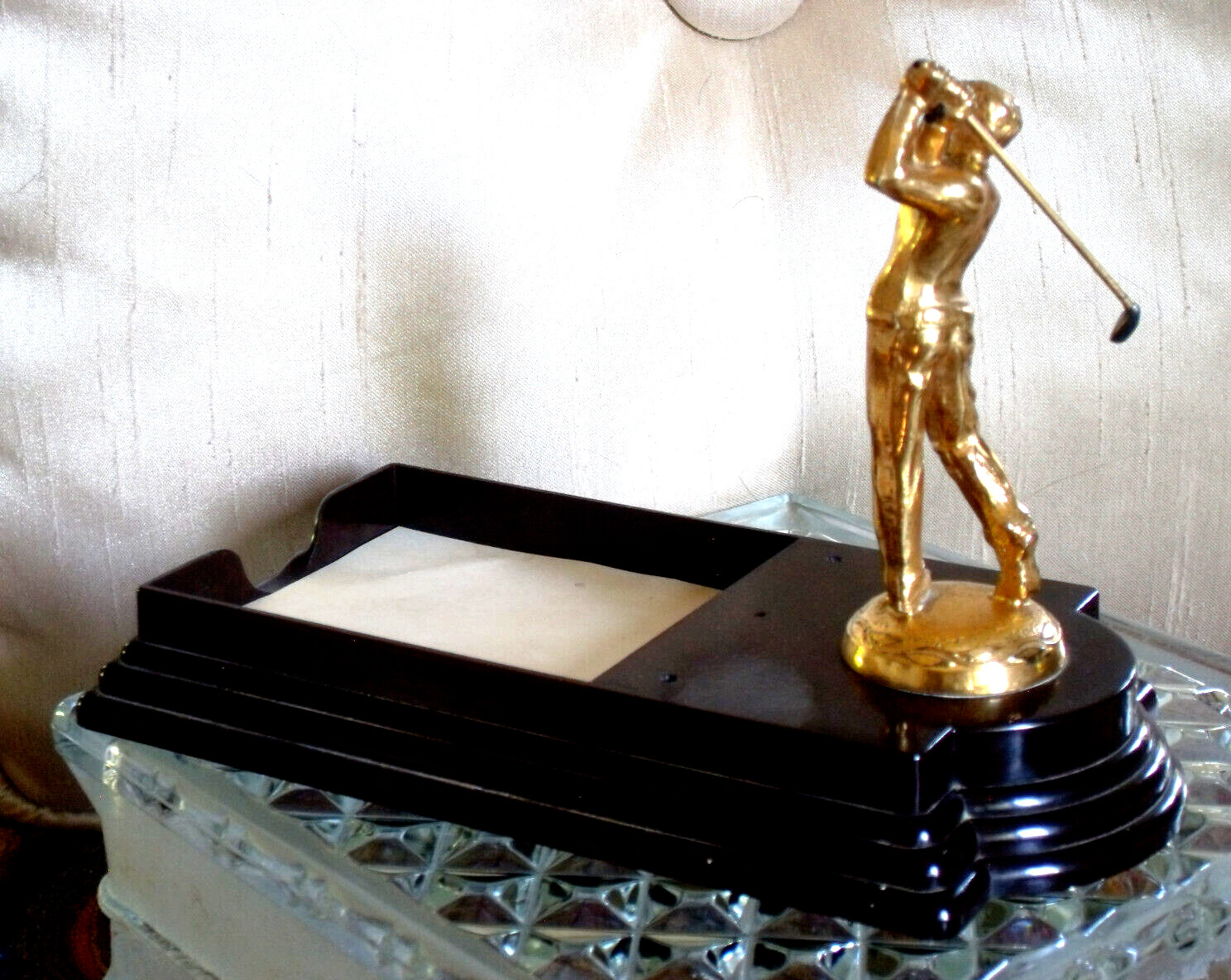 Vintage Dodge Wm A Rogers trophy, golden golfer on Bakelite desk tray notepad