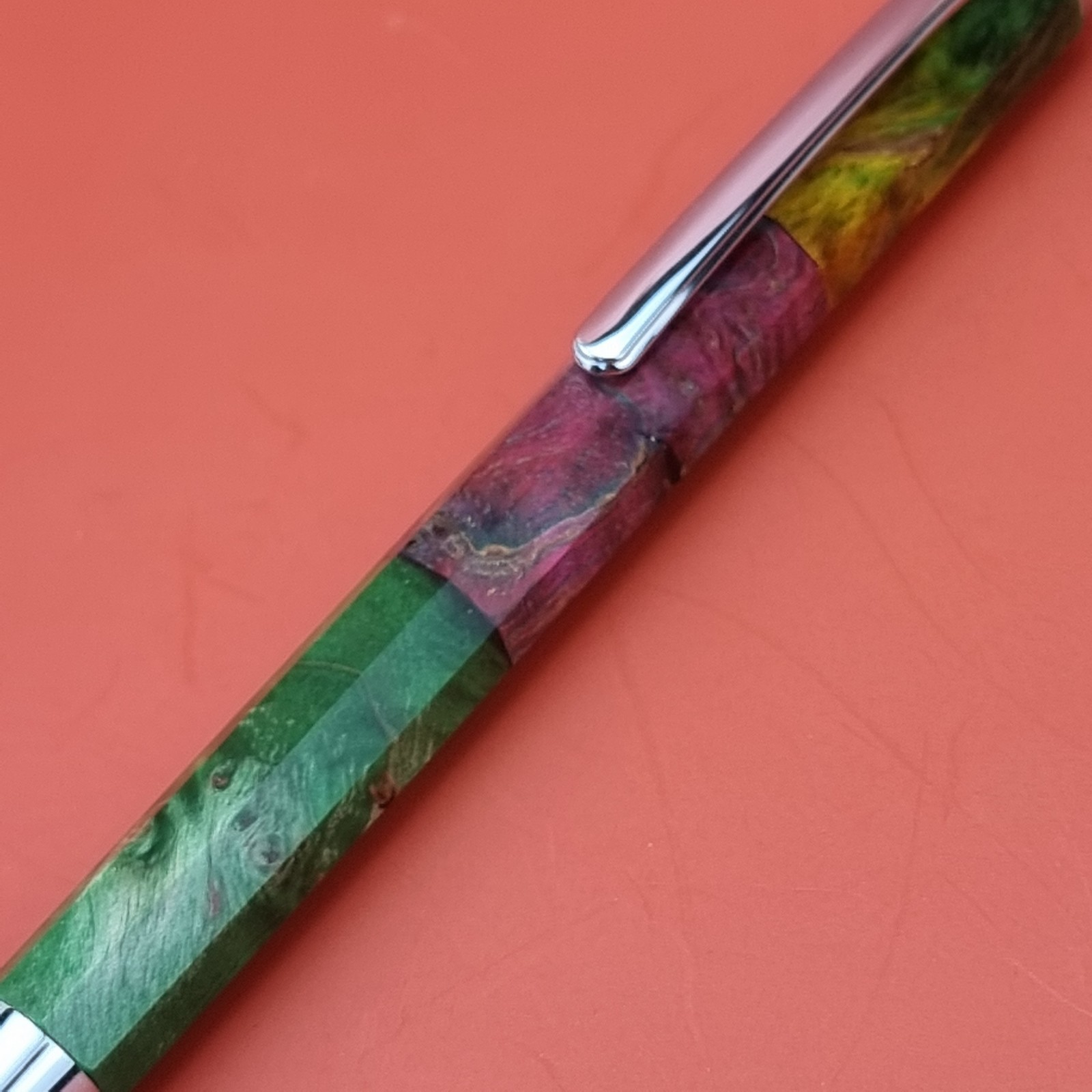 Hand Crafted Click Ballpointpen with Octagonal Wood Barrel
