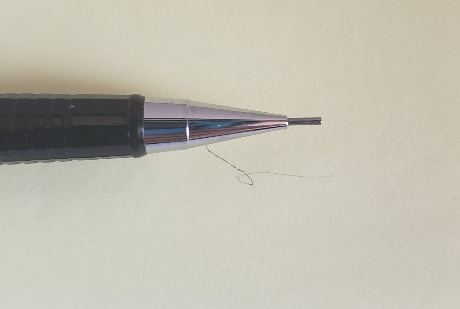 4 Pentel Pencils 2 P207 0.7mm P205 0.5mm PG305 0,5mm 2 tubes of lead P16