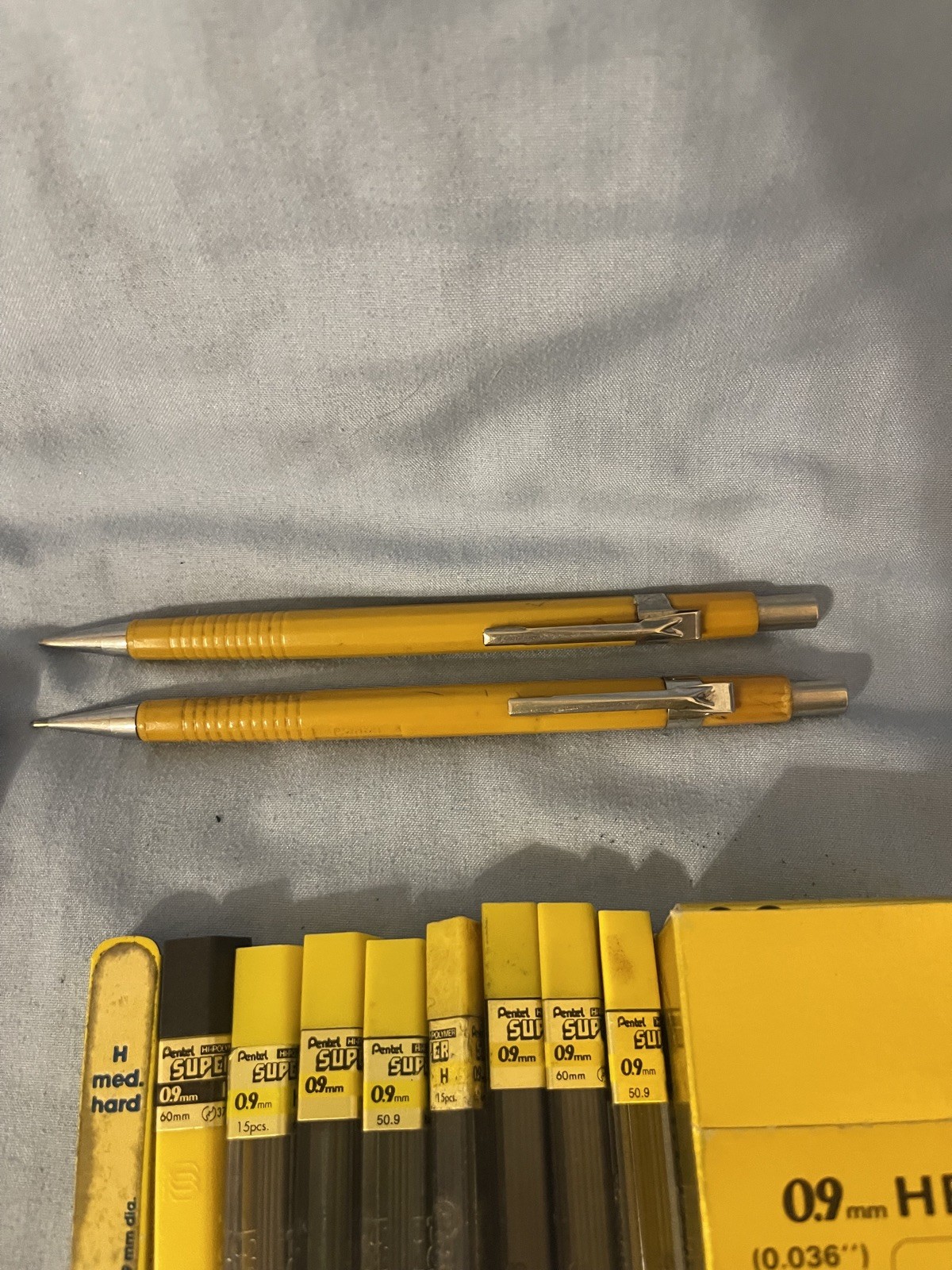 VTG Pentel bundle P209 Yellow 0.9mm Mechanical Pencils & lot of NIB leads