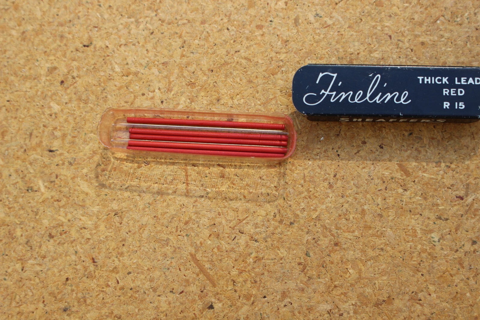 Vintage Sheaffer’s Fineline Thick Red Leads R 15 – 5 In Original Tin