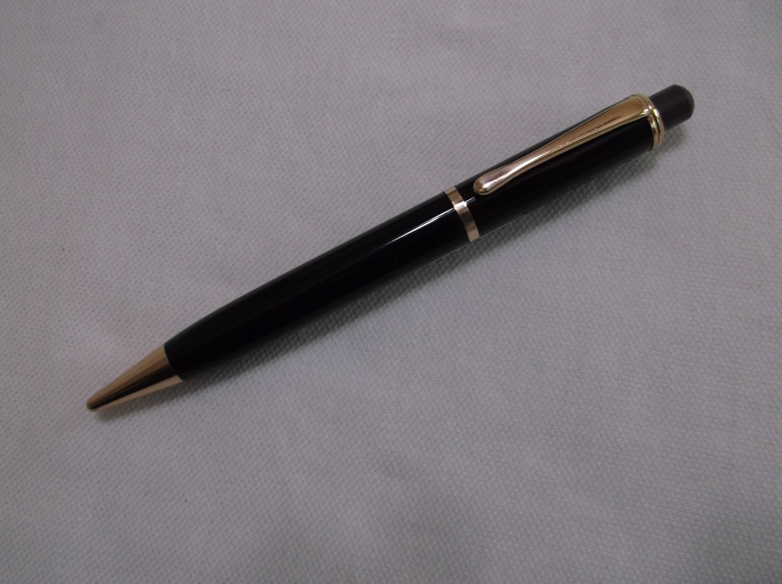 MONTBLANC PIX #372 BLACK MECHANCIAL PENCIL WITH VIOLET PUSH BUTTON/ 1.18 mm lead