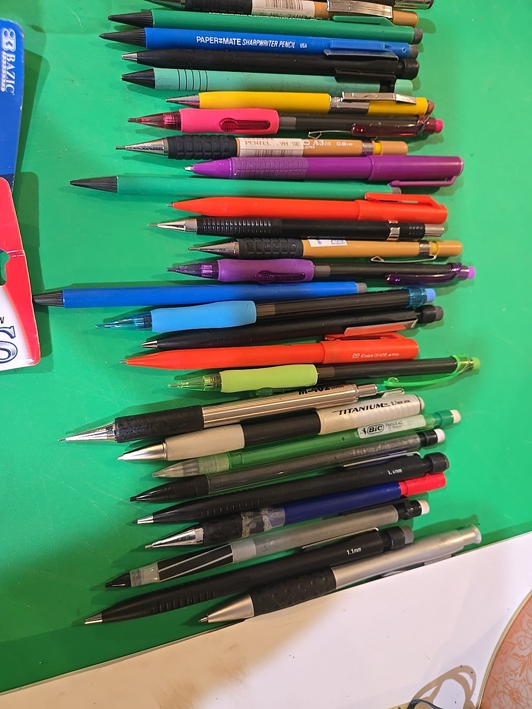 Large Lot of 77 New And Used Vintage Mechanical Pencils And Lead (I)