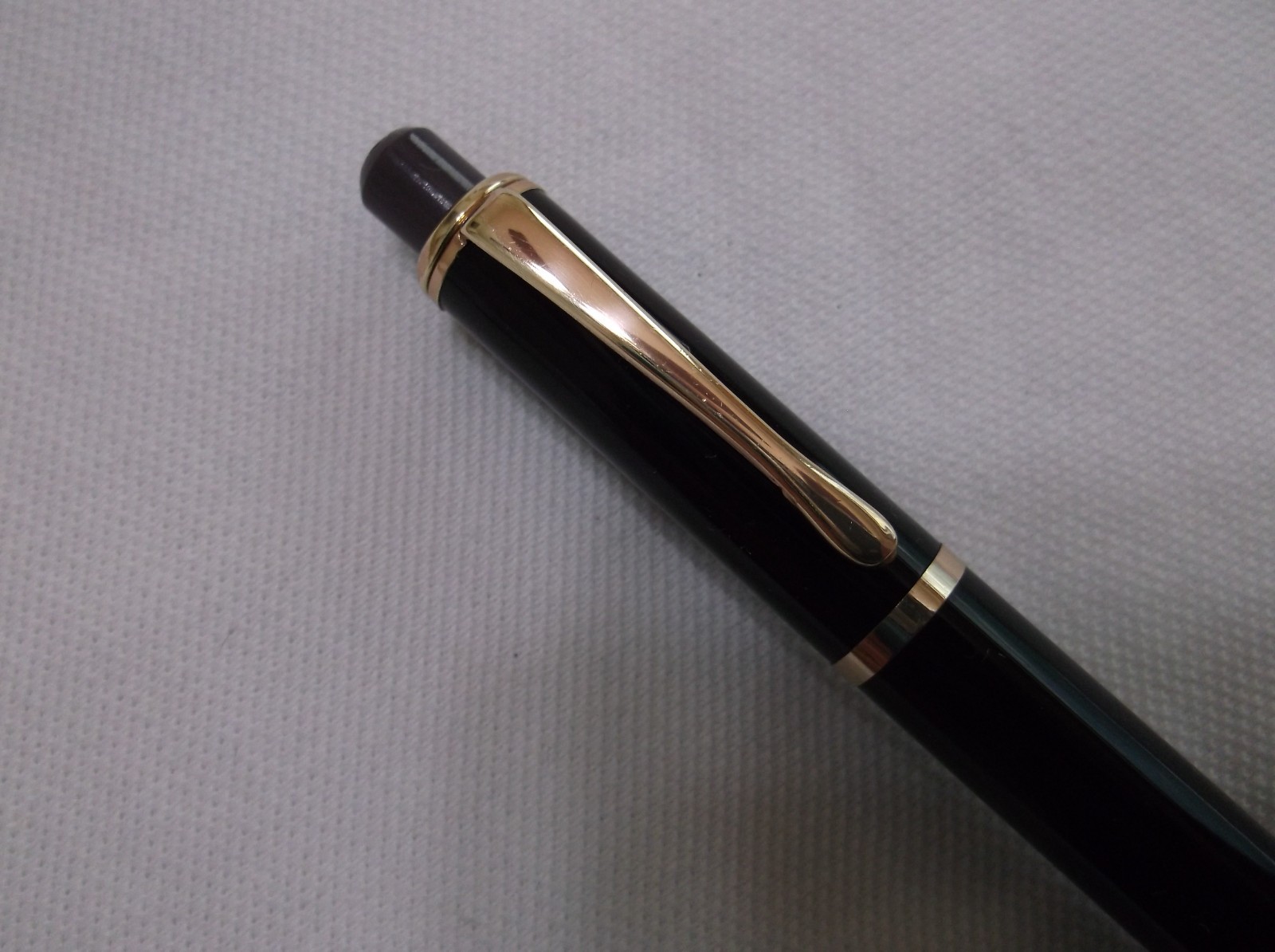 MONTBLANC PIX #372 BLACK MECHANCIAL PENCIL WITH VIOLET PUSH BUTTON/ 1.18 mm lead