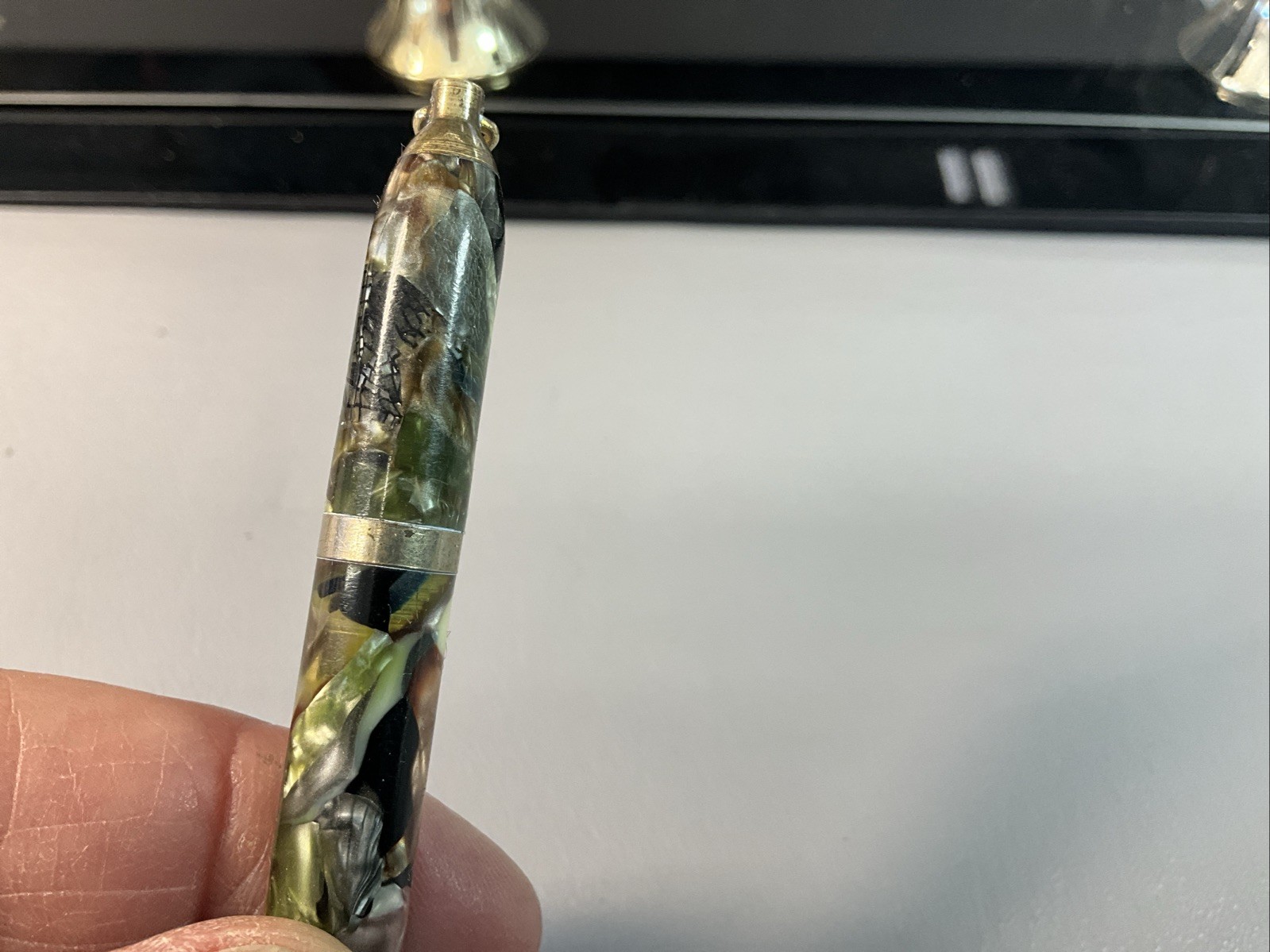 UNBRANDED RING TOP MECHANICAL PENCIL, 3.5 IN LONG. WORKS. ((S1294)