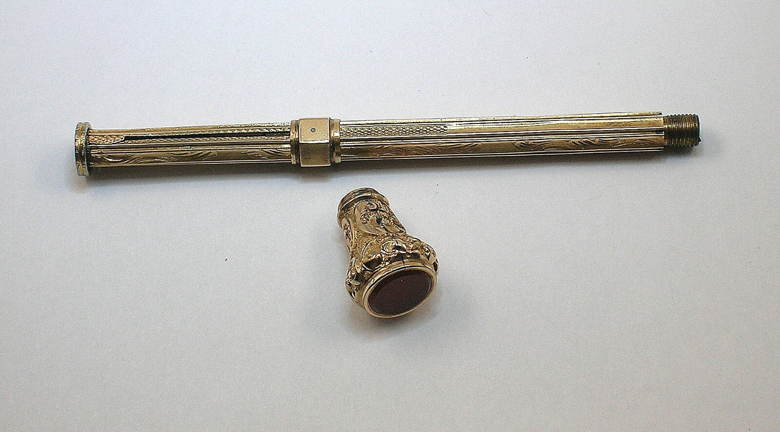 ANTIQUE RAUCH MECHANICAL PENCIL 14K YELLOW GOLD OUTER LAYER CARNELIAN TOP – B/O