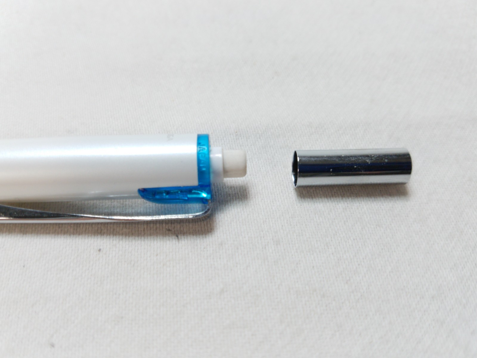 Mitsubishi Uni-Ball KURU TOGA ADVANCE Mechanical Pencil (0.3mm) Japan WHITE