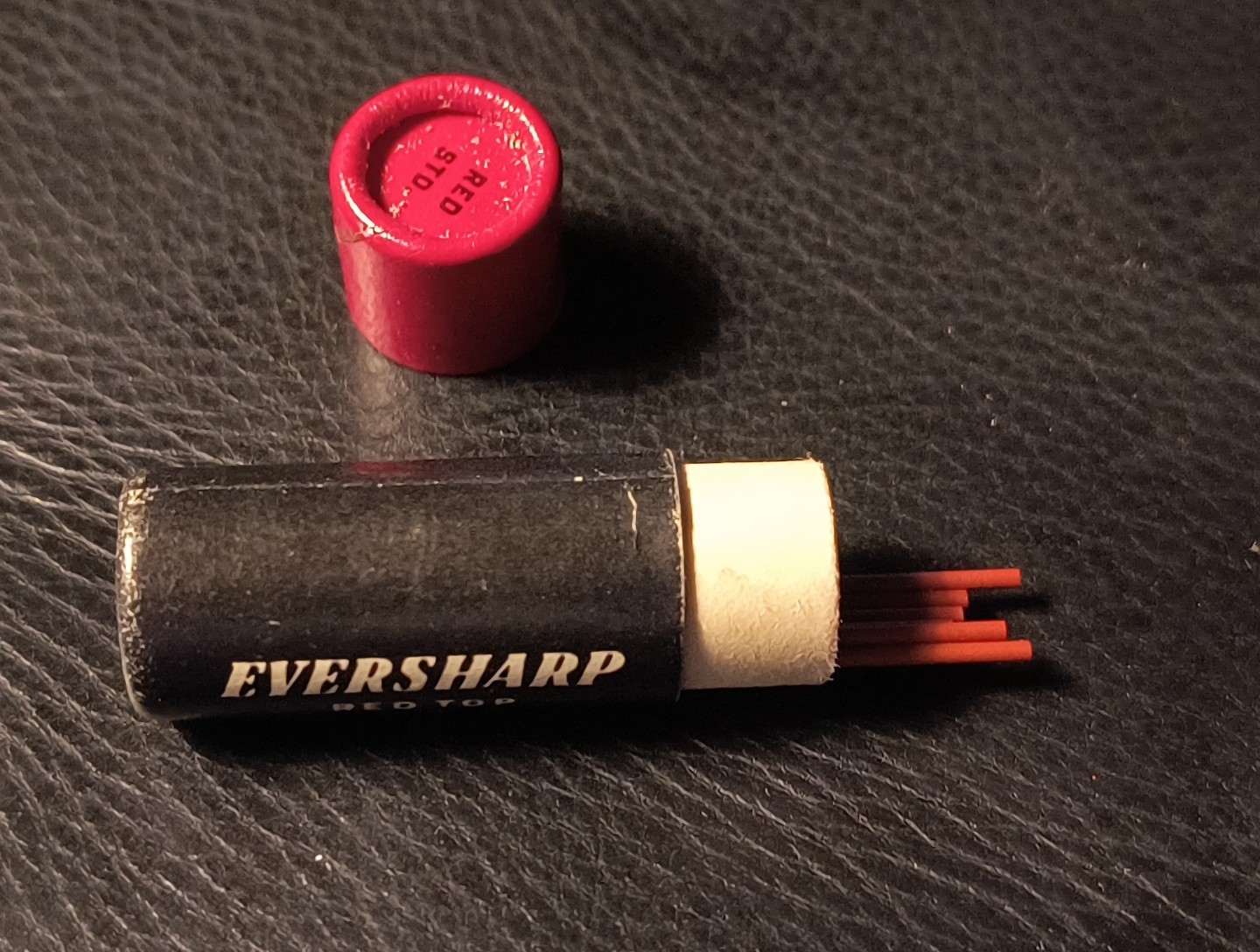 Vintage Eversharp Red Top Lead (Red) 1 3/8″ 1.18mm NOS