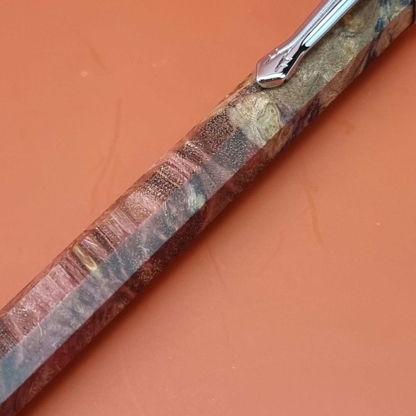 Hand Crafted Click Ballpointpen with Octagonal Wood Barrel