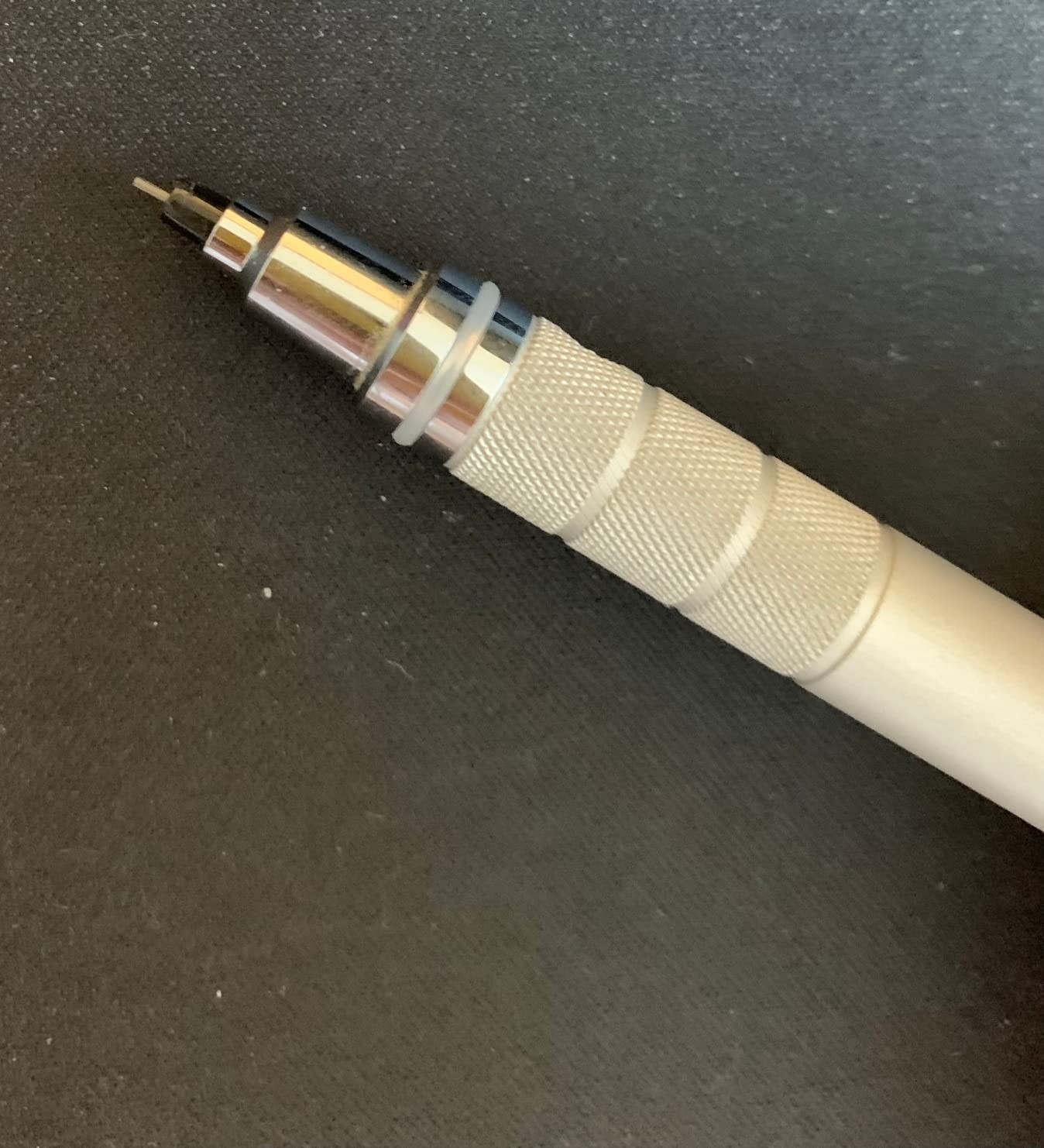 Uni Kuru Toga Roulette Model Auto Lead Rotation 0.5mm Mechanical Pencil Silver