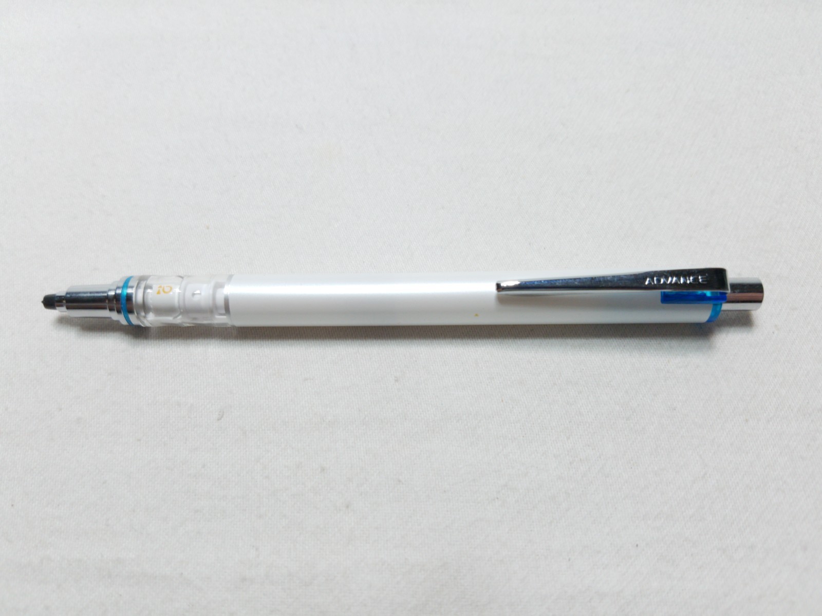 Mitsubishi Uni-Ball KURU TOGA ADVANCE Mechanical Pencil (0.3mm) Japan WHITE